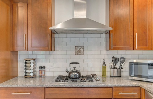Locust Grove Casa | Park Street Cottage - 5 bdrm/4 bath - North Downtown