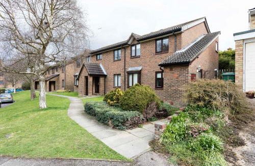 Salfords Apartamento | Park View- 2 bed apartment close to East Surrey Hospital