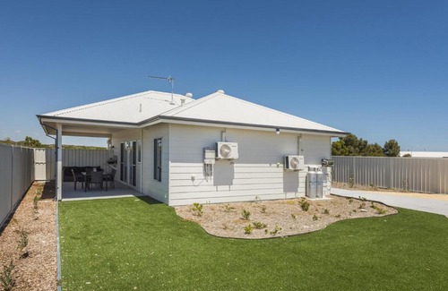 Lancelin Casa | Park View - Great family holiday house Pet Friendly