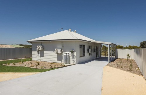 Lancelin Casa | Park View - Great family holiday house Pet Friendly