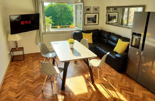 Vysehrad Condominio | Park view/Netflix/Balcony/Coffee/Breakfast/Board Games/Books