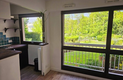 Hotel de Ville Apartamento | Park view, relax and unwind! Near Paris center and Disneyland