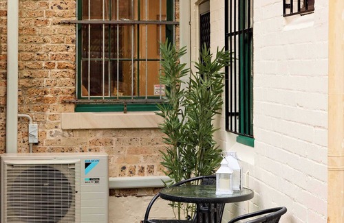 Woolloomooloo Casa | Parking on Cathedral St House | 5min to Finger Wharf & Royal Botanic