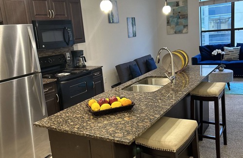 North Burnet Apartamento | Parking, Tesla E-Charge, Remote Work area, Shopping, Restaurants, Nightlife