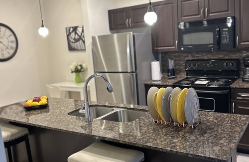 North Burnet Apartamento | Parking, Tesla E-Charge, Remote Work area, Shopping, Restaurants, Nightlife
