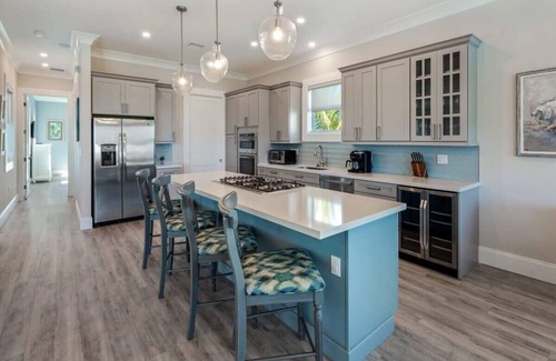 Key West Casa | Parking, Pool & Dock - Waterlane House