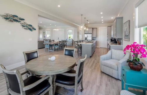 Key West Casa | Parking, Pool & Dock - Waterlane House