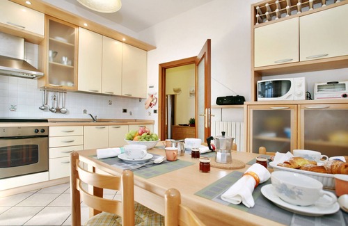 Scandicci Apartamento | Cómodo y panorámico para turismo y trabajo en Florencia y Toscana (PC / Wifi)