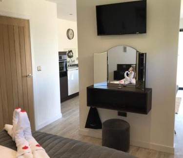 Askam-in-Furness Apartamento | Parkknott Retreat Luxury Lodge with Private Hot Tub