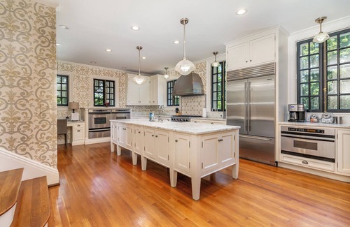 Cherokee Seneca Casa | Parklike Historic Estate en el corazón de Louisville con piscina y jardines