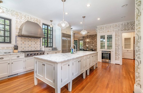 Cherokee Seneca Casa | Parklike Historic Estate en el corazón de Louisville con piscina y jardines