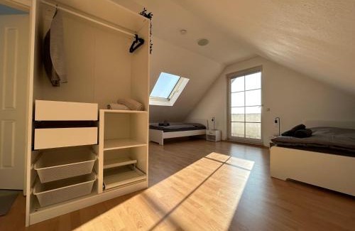 Erlensee Apartamento | Parkplätze, Einzelbetten, 2 Balkone, fast Wi-Fi 100 Mbit, Homeoffice, Aufzug, lichtdurchflutet, Panoramablick
