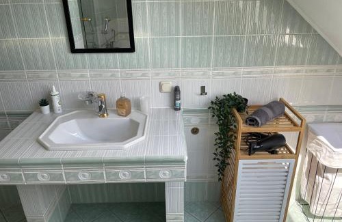Erlensee Apartamento | Parkplätze, Einzelbetten, 2 Balkone, fast Wi-Fi 100 Mbit, Homeoffice, Aufzug, lichtdurchflutet, Panoramablick