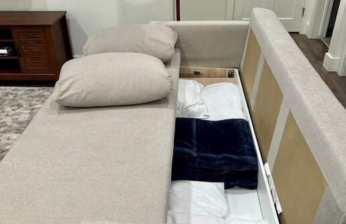 Lindon Casa | Parks Close By, Kind & Queen Beds!