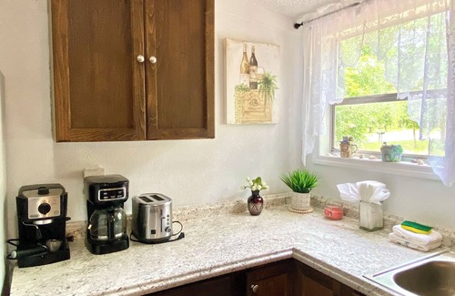Fort White Casa | Parks, Springs, Nature getaway 3-bedroom mobile home WiFi, AC in l Fort White