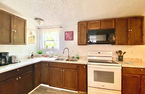Fort White Casa | Parks, Springs, Nature getaway 3-bedroom mobile home WiFi, AC in l Fort White