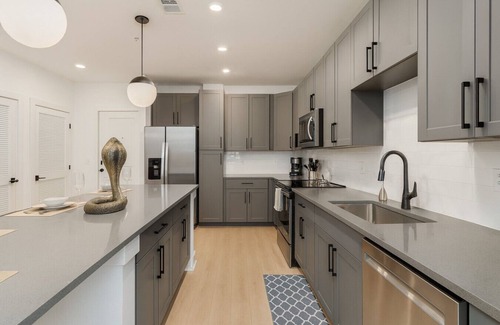 Five Points South Apartamento | Parkside Chic 2BR Near Regions Field + Park