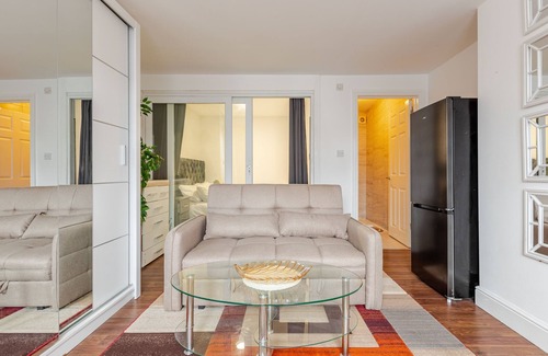 Alperton Apartamento | Parkside Haven, Modern 2-Bed Flat with Ensuites, Free Parking & Self Check-In