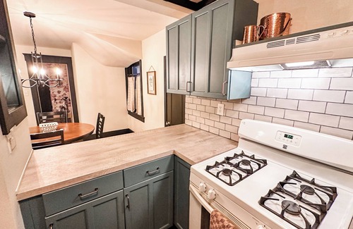 South Hyde Park Casa | Parkside Haven - with electric scooters ARi-BNB Super-host