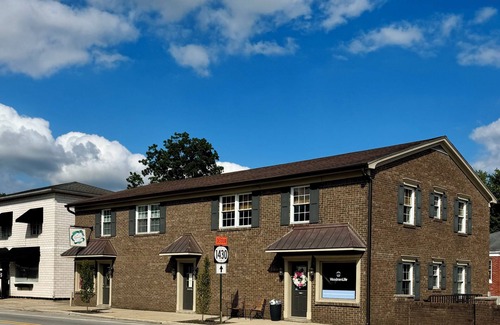 Bardstown Apartamento | Parkside On Main. nDowntown Bardstown.n2 KING BEDS. nWALK TO EVERYTHING!