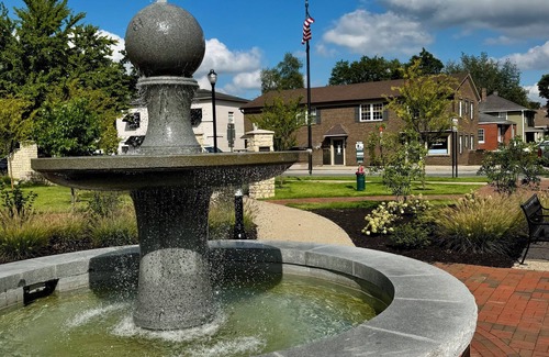 Bardstown Apartamento | Parkside On Main. nDowntown Bardstown.n2 KING BEDS. nWALK TO EVERYTHING!