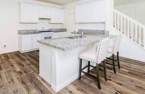 Ontario Casa | Parkside Palace on Heritage