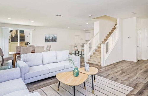 Ontario Casa | Parkside Palace on Heritage