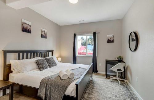 Monument Casa | Parkside Ridge Cozy Escape w Hot Tub & Views