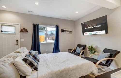 Monument Casa | Parkside Ridge Cozy Escape w Hot Tub & Views