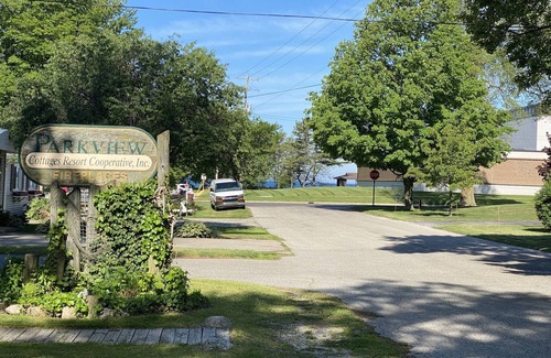 Ludington Cabaña | Parkview Cottage #7 - 1/2 block to city beach
