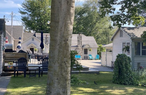 Ludington Cabaña | Parkview Cottage #7 - 1/2 block to city beach