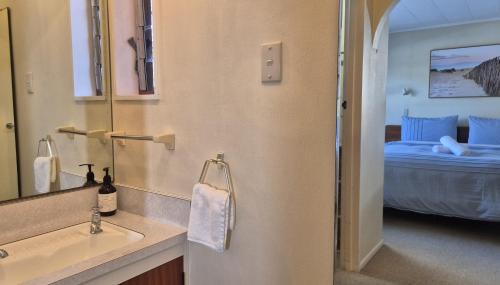 Napier Casa | Parkview Retreat- 3 Bedrooms and 3 Bathrooms