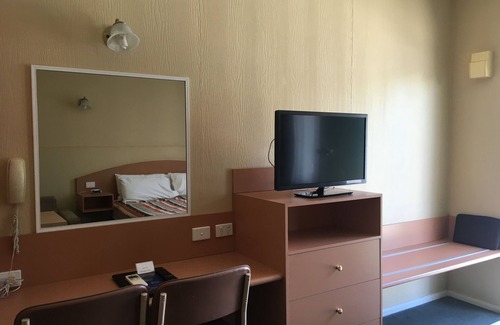 Brunswick Hotel | Parkville Motel