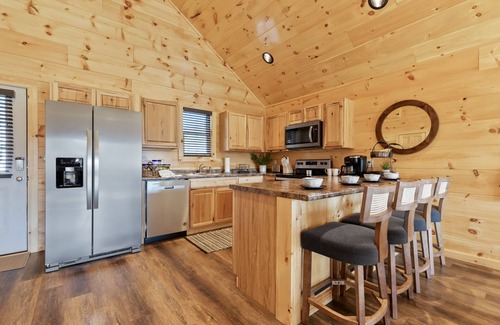 Pigeon Forge Cabina | Parkway Paradise w Private Hot Tub