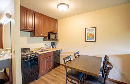 Fish Creek Cabina | Parkwood Lodge - Door County