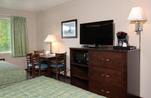 Fish Creek Hotel | Parkwood Lodge