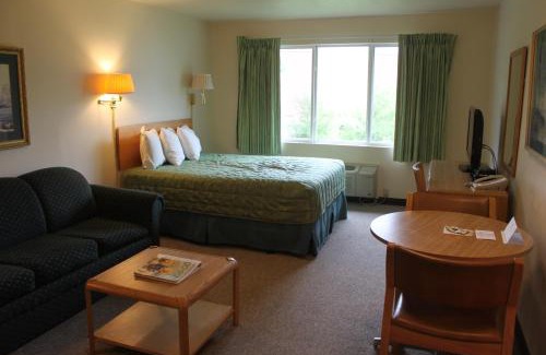 Fish Creek Hotel | Parkwood Lodge