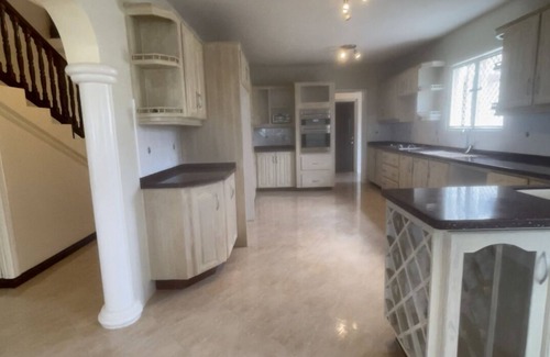 Marley Vale Casa | 'PARLATUVIER' Stunning Oceanview 4-bedroom home