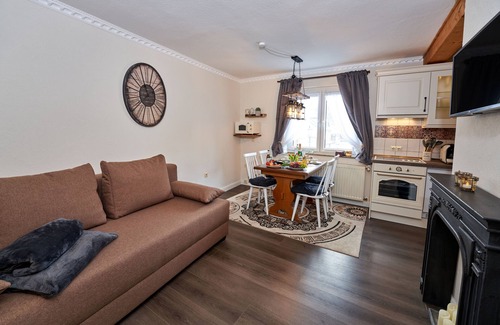 Ulmen Apartamento | Parlor with Flair - by Lake and castle for 2-4 persons, near Nürburgring / Mosel
