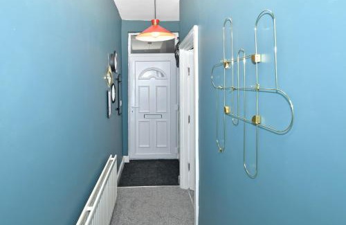 Stoke-on-Trent Apartamento | Parotia House by YourStays - 3 Bedroom House in Stoke-on-Trent