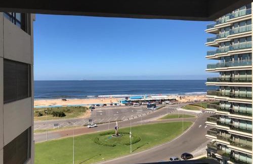 Punta del Este Apartamento | Parquemar Center PRIMERA LINEA FRENTE AL MAR Piso 8 LOS DEDOS Garage y amenities