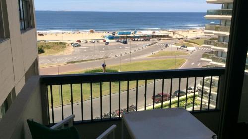 Punta del Este Apartamento | Parquemar Center PRIMERA LINEA FRENTE AL MAR Piso 8 LOS DEDOS Garage y amenities