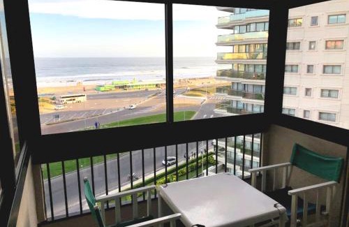 Punta del Este Apartamento | Parquemar Center PRIMERA LINEA FRENTE AL MAR Piso 8 LOS DEDOS Garage y amenities