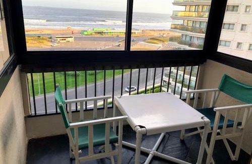 Punta del Este Apartamento | Parquemar Center PRIMERA LINEA FRENTE AL MAR Piso 8 LOS DEDOS Garage y amenities