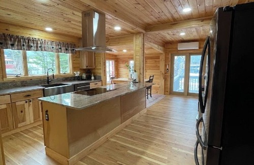 Inlet Cabina | Parquet House - A charming 8 Bedroom waterfront property ~ in the heart of Inlet