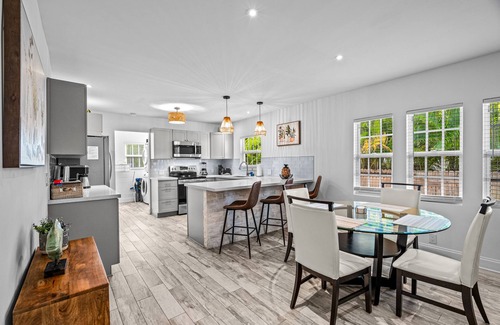 Parrot Cove Casa | Parrot Cove Paradise ♥ Modern Home, A+ Location!