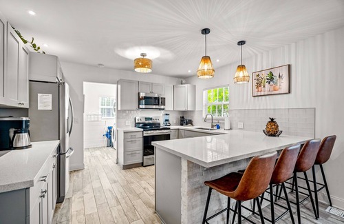 Parrot Cove Casa | Parrot Cove Paradise ♥ Modern Home, A+ Location!