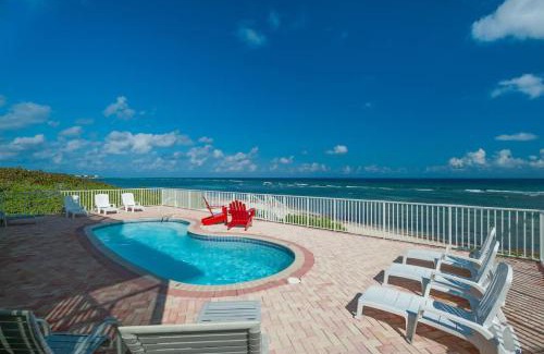 Brinkleys Casa | Parrot-ise 4 Bedroom Villa