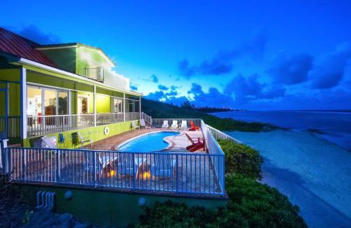 Brinkleys Casa | Parrot-ise 4 Bedroom Villa