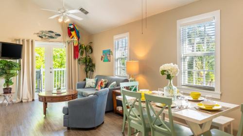 Truman Annex Casa | Parrot Perch by AvantStay Old Town Key West w Shared Pool Week Long Stays Only
